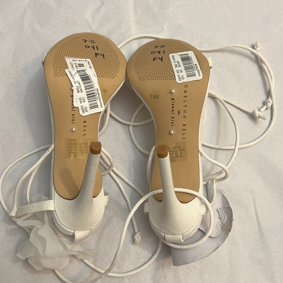 Gianni Bini x Caelynn Bell Papillon Fabric Flower Ankle Wrap Strappy Sandals - Picture 9 of 11